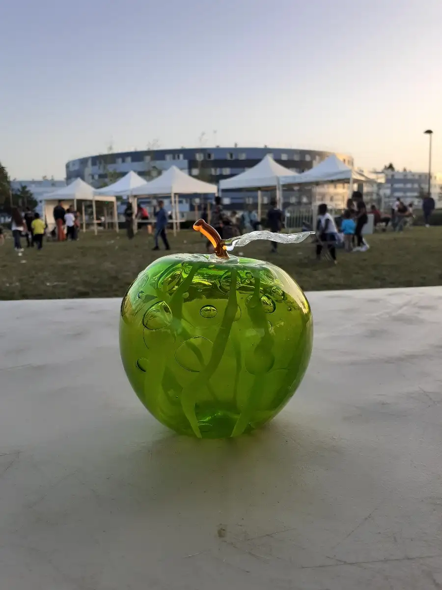Pomme en verre sur mesure